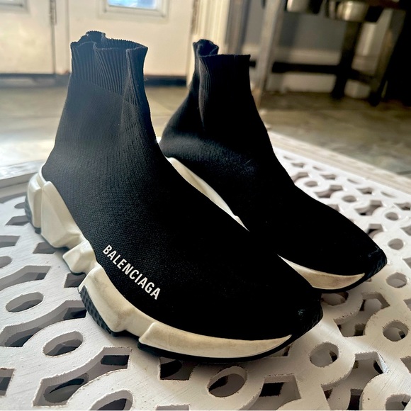 cream balenciaga speeds Balenciaga black white speed sneakers